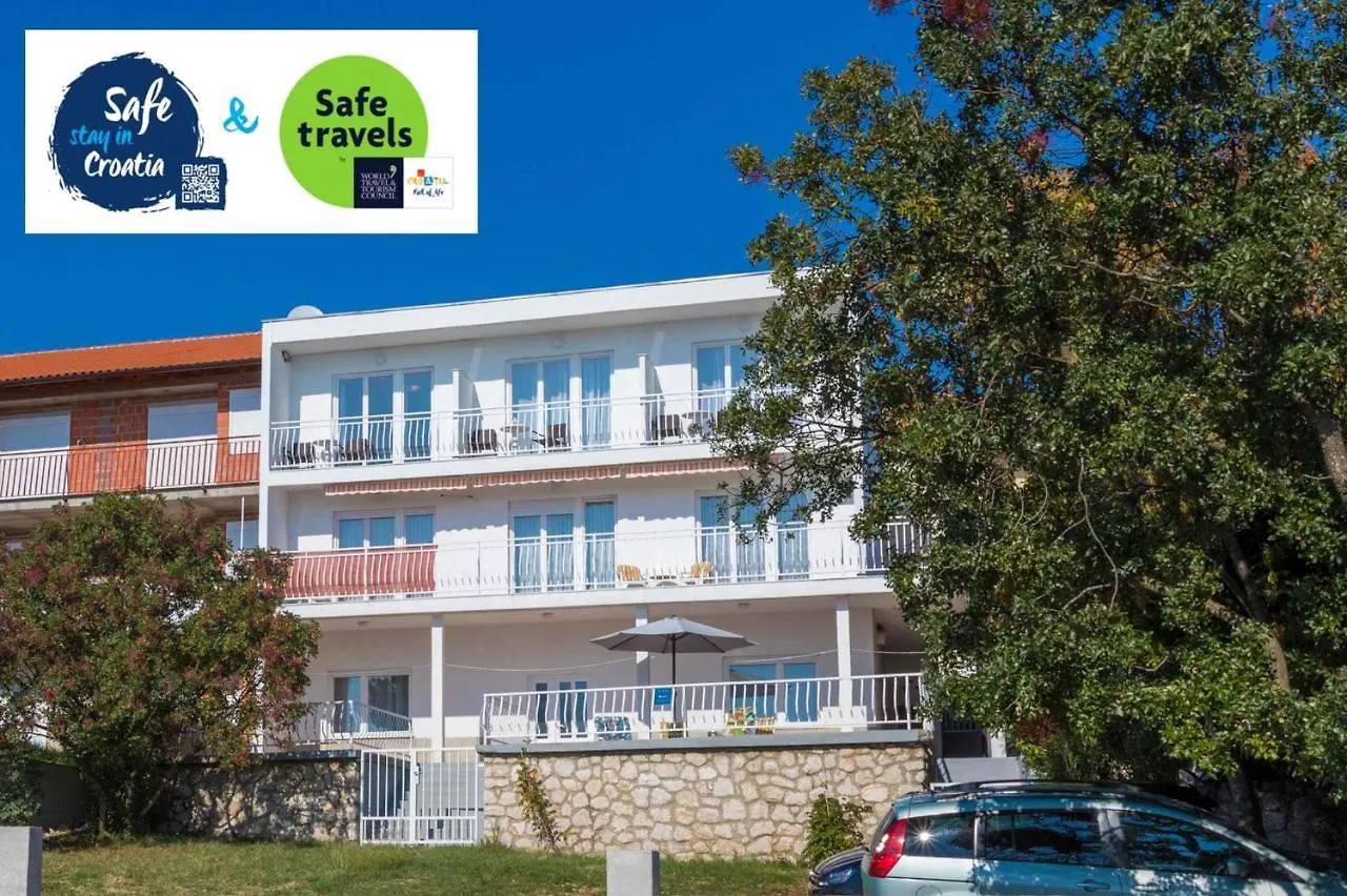 Apartments In Novi Vinodolski 39117