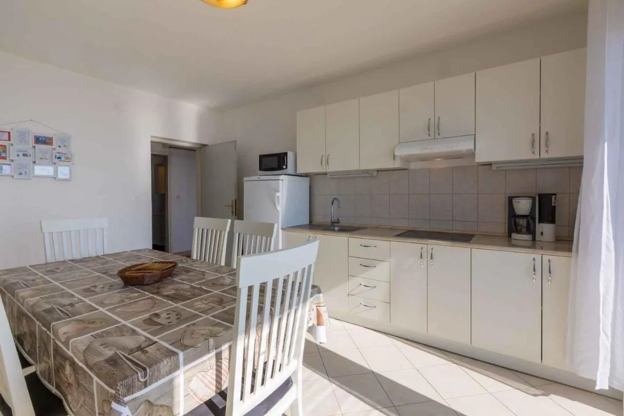 Apartments In Novi Vinodolski 39117