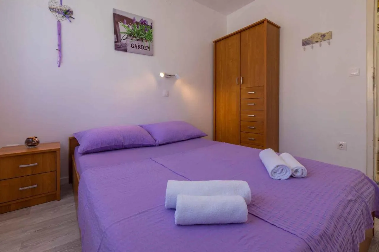 Apartments In Novi Vinodolski 39117