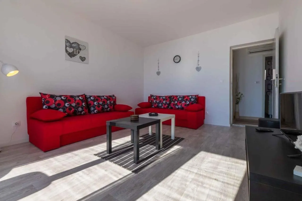 Apartments In Novi Vinodolski 39117