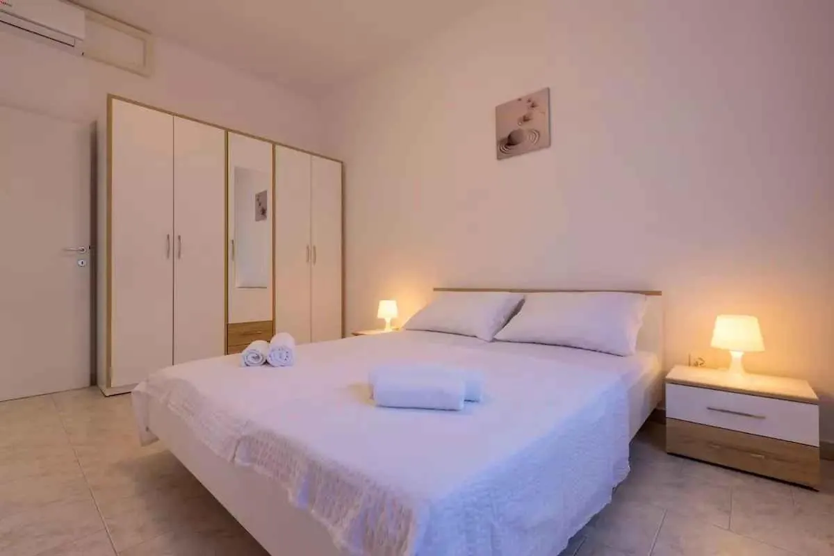 Apartments In Novi Vinodolski 39117