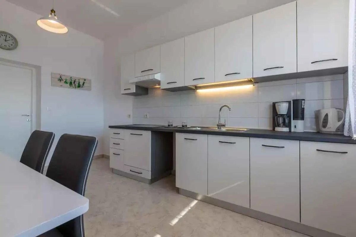 Apartments In Novi Vinodolski 39117