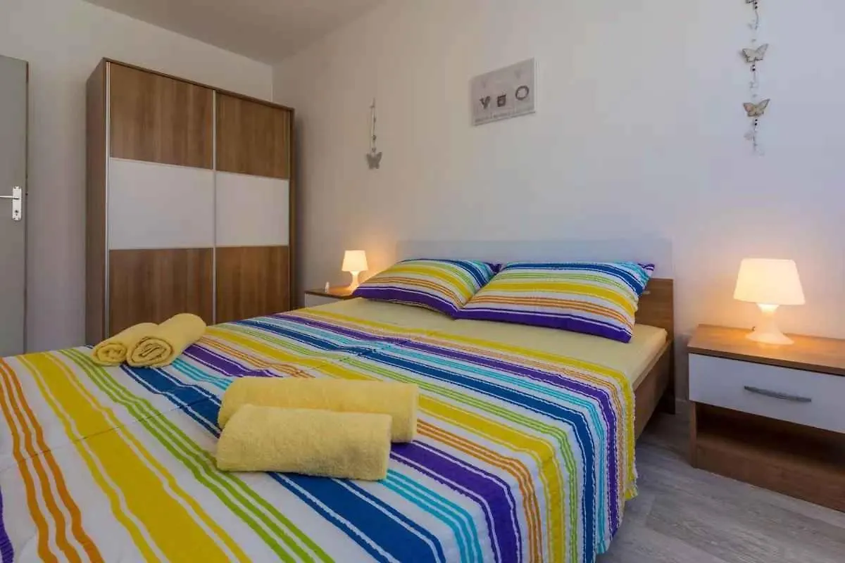 Apartments In Novi Vinodolski 39117