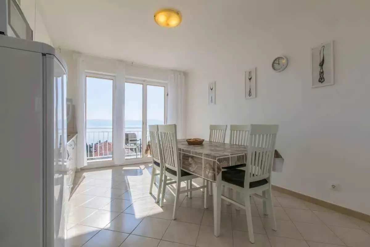 Apartments In Novi Vinodolski 39117