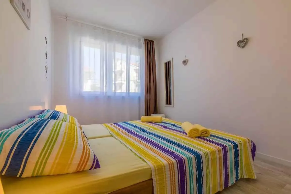 Apartments In Novi Vinodolski 39117